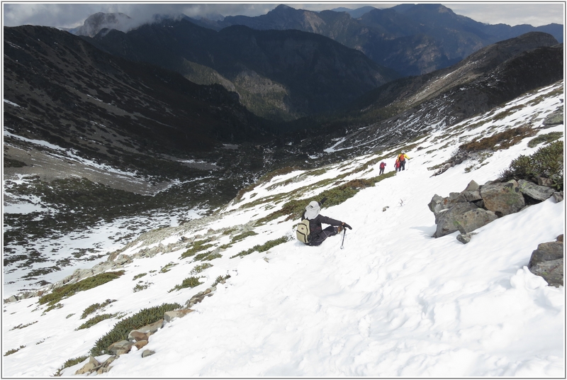 2012-03-06 12-53-03雪山玩雪趣.JPG